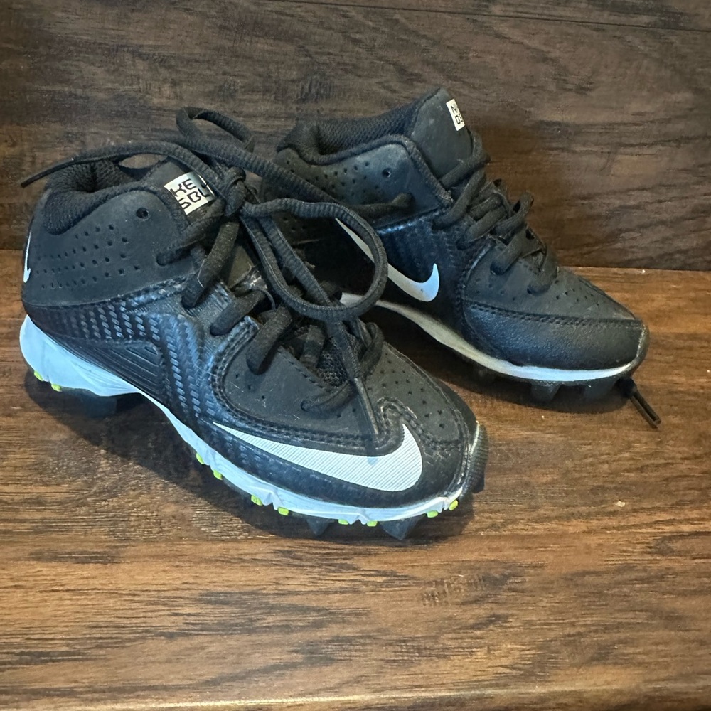 Nike kids baseball cleats